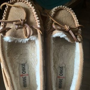 Minnetonka Moccasin size 6Y.